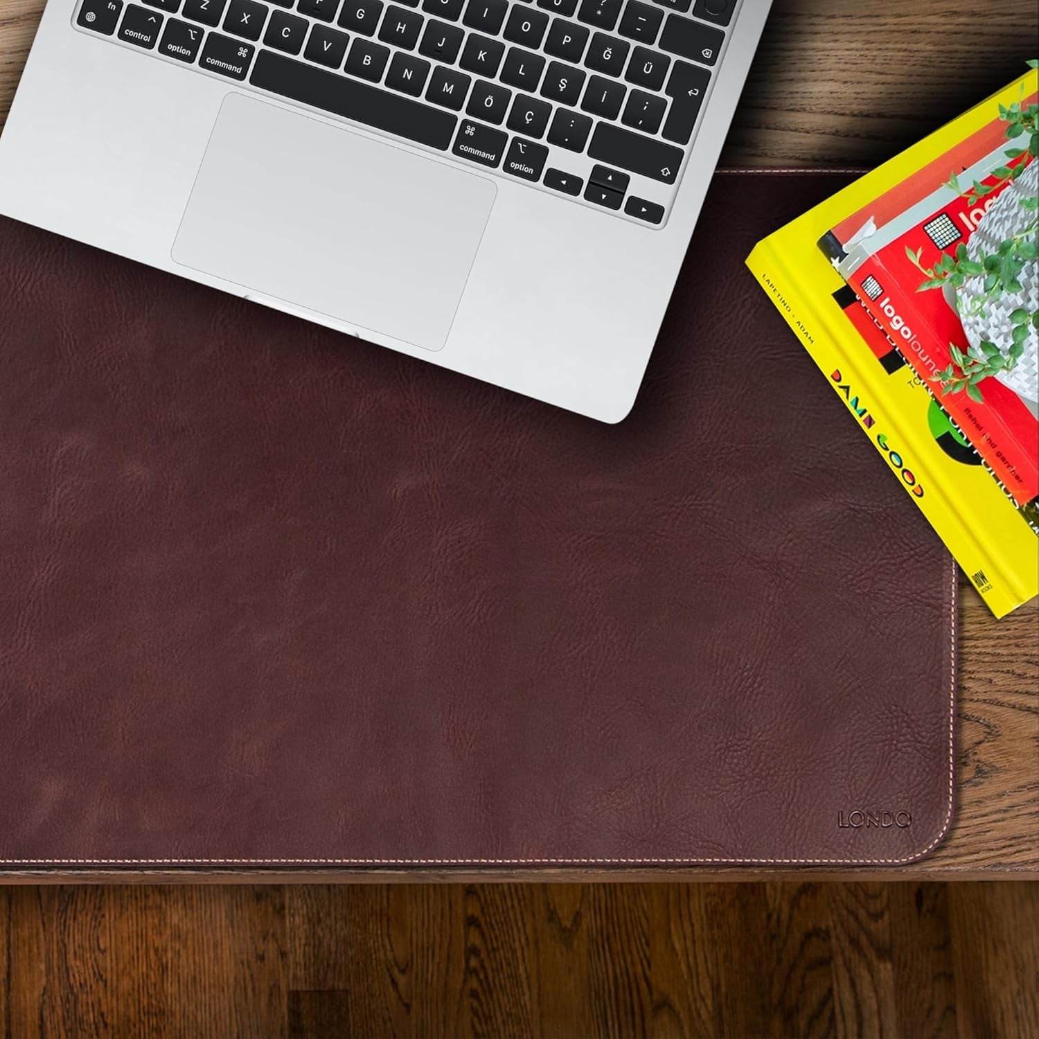 Top Grain Leather Extended Mouse Pad – Large Desk Mat for Office & Gaming, Smooth Writing Surface, Non-Slip Base, Durable & Stylish Workspace Accessory
